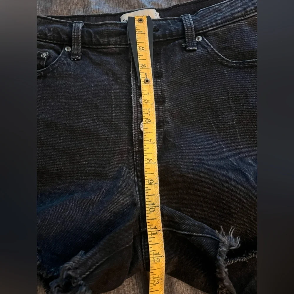 Abercrombie and Fitch High Rise 4” Black Short Size 28 Button Fly